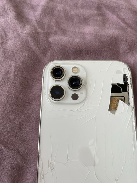 Iphone 12 pro max 512 GB ( Задняя крышка побита )