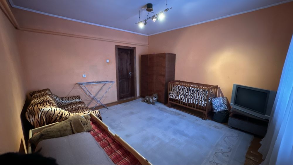 Добротний теплий будинок для життя біля лісу та річки