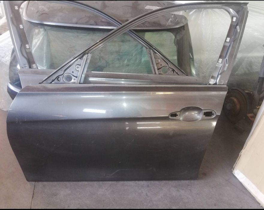 Vendo tampa da mala BMW f31