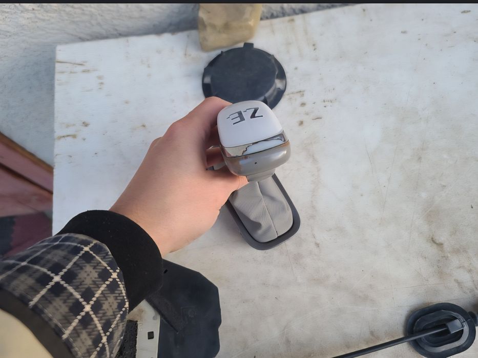 Renault Zoe замок водійського дверки