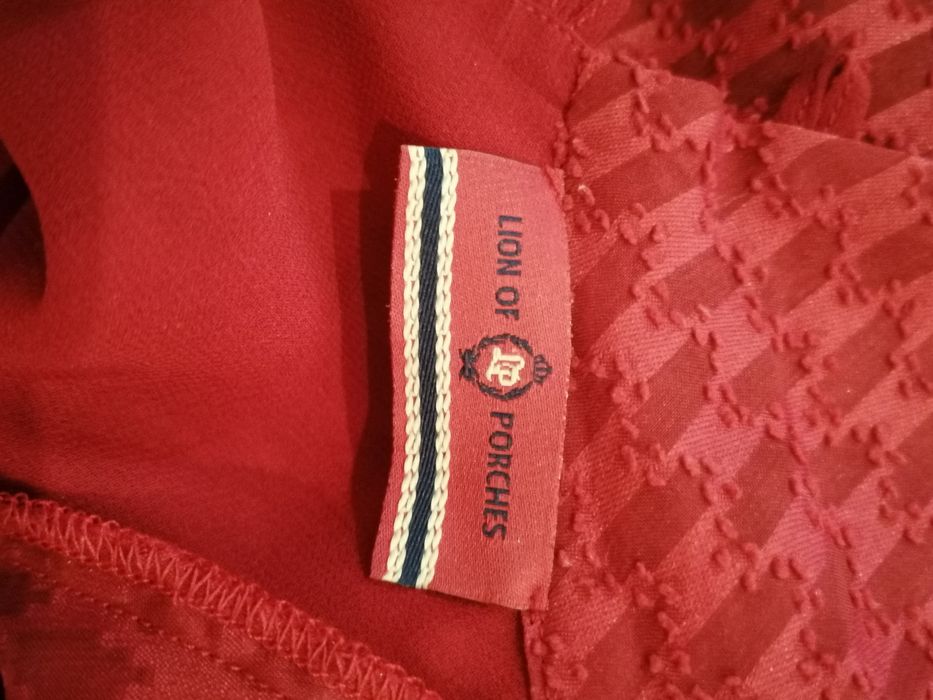 Blusa vermelha quase nova. Aperta atrás com três botões64550277738243123