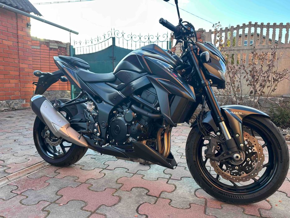 Suzuki GSX s 750