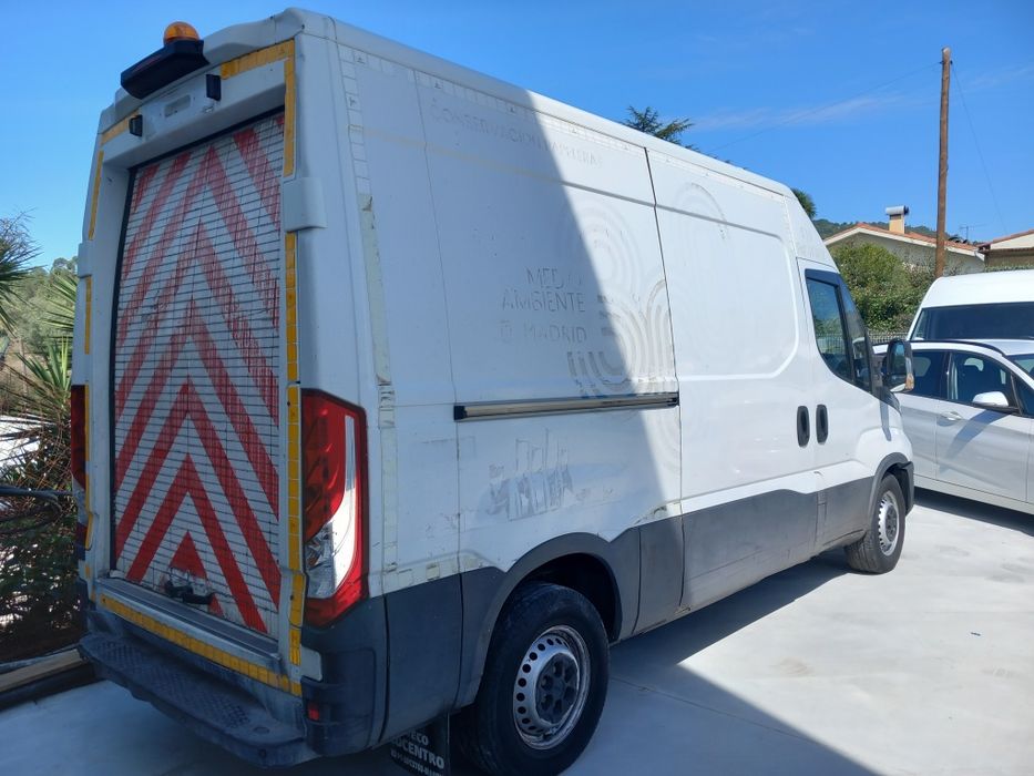 Iveco 35n14 gnc  equipada com maquina  de limpeza alta pressao