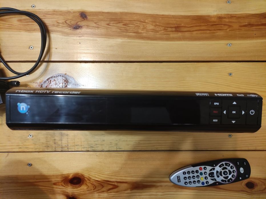 Dekoder telewizji satelitarnej nbox HDTV recorder.
