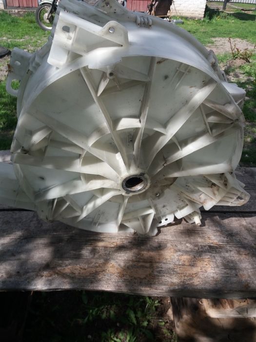 Продам бак на Пральну машинку самсунг 4.5кг