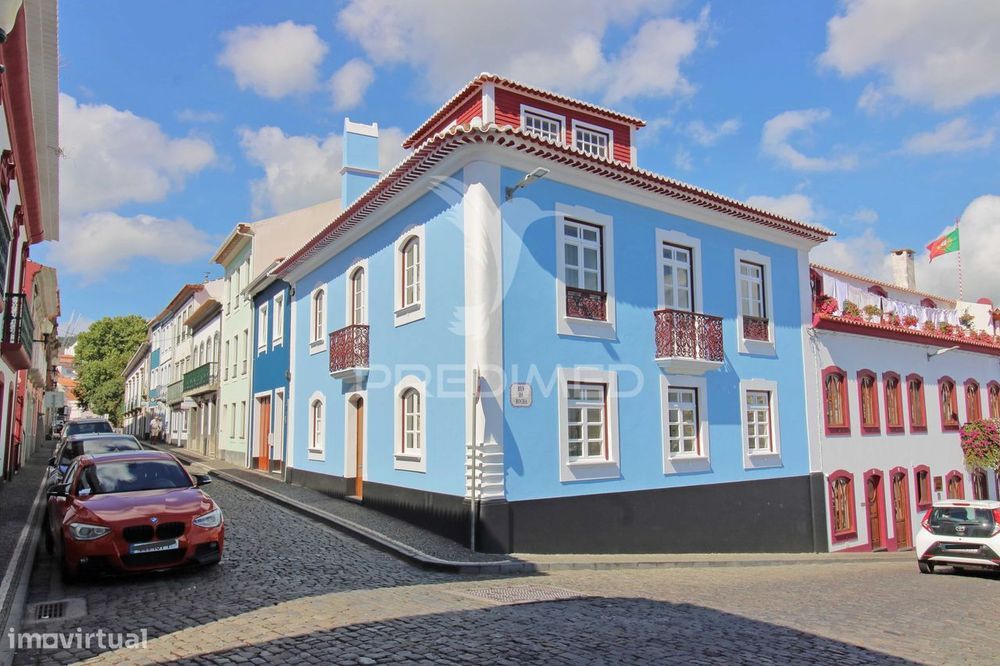 Moradia centenária no coração de Angra do Heroísmo, com vista privi...