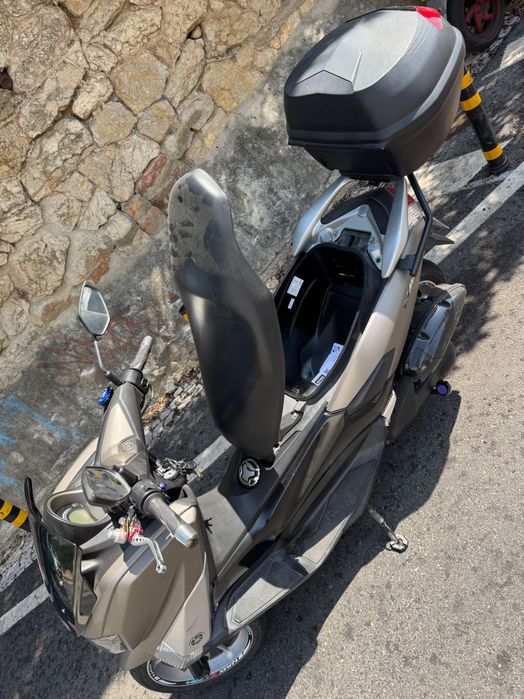Nmax 125 Ótimo estado de conservação com Top Case