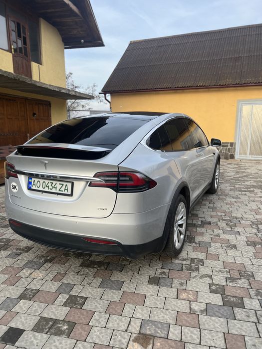 Tesla Model X 75D 2018 року