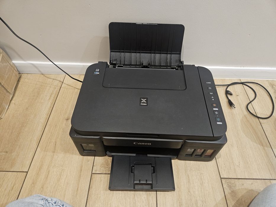 Drukarka czarna canon z kablami