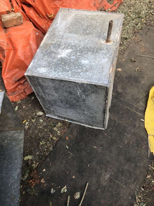 Оцинкована ємність. Оцинкований контейнер, ящик.