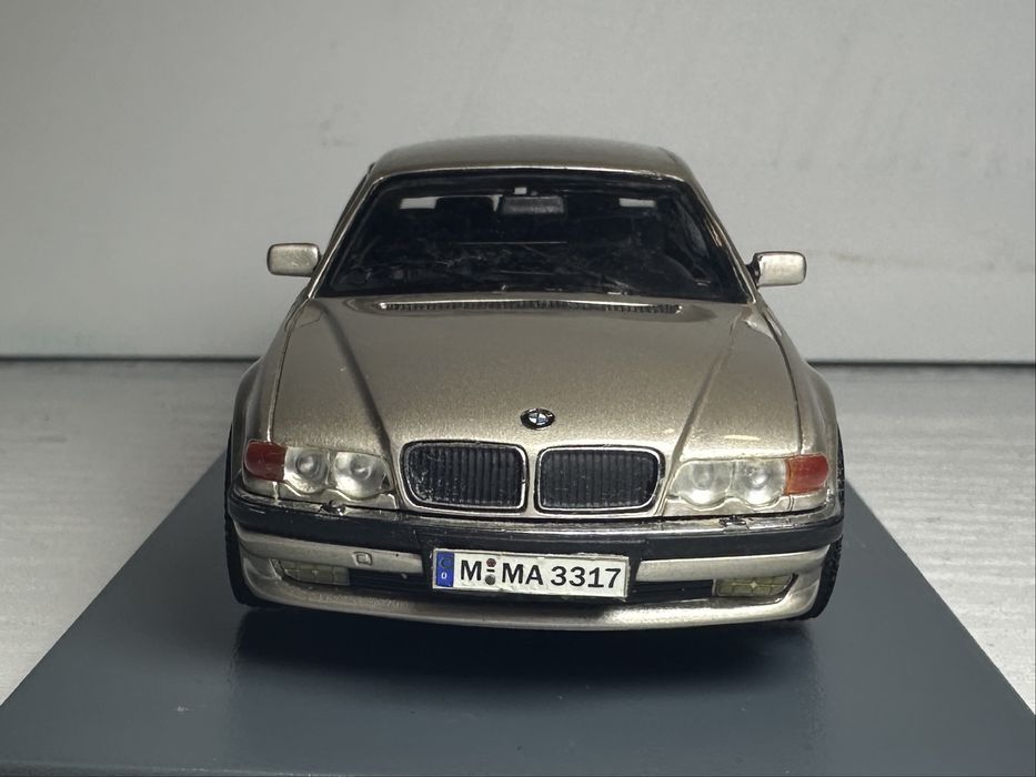 BMW 740i (E38) 2000    NEO   1/43