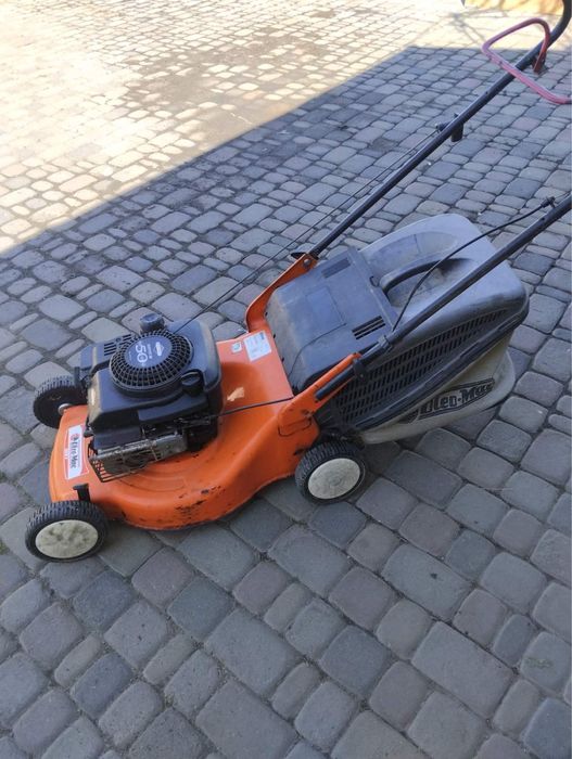 Бензинові газонокосарки Oleo-Mac (двигун Briggs & Stratton 50) і самохідна MTD 46 SPO