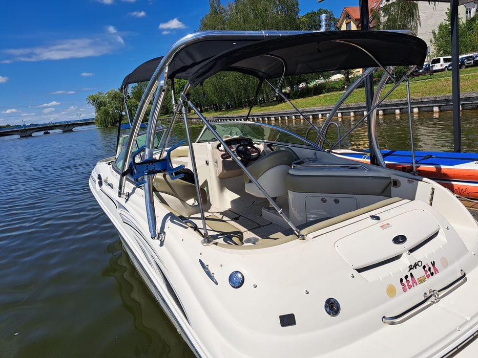 Łódż motorowa Sea Ray 240