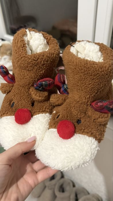 Домашні тапочки в розмірах.