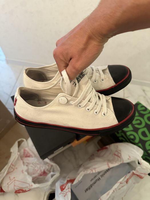 Продаю оригінальні кеди від levi's