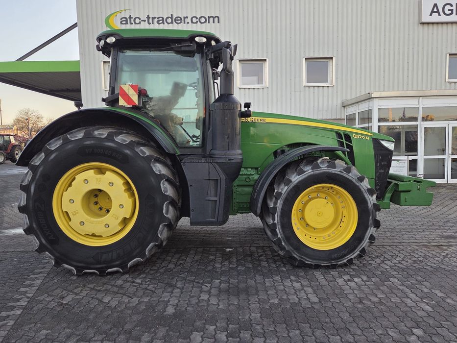 Трактор John Deere