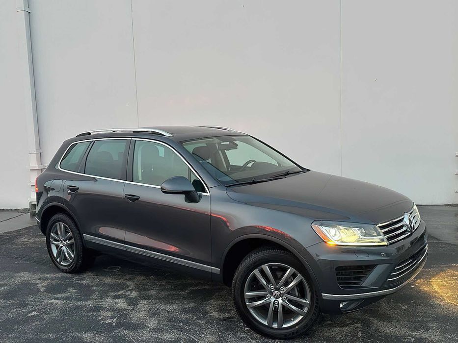 Volkswagen Touareg  Lux      2015