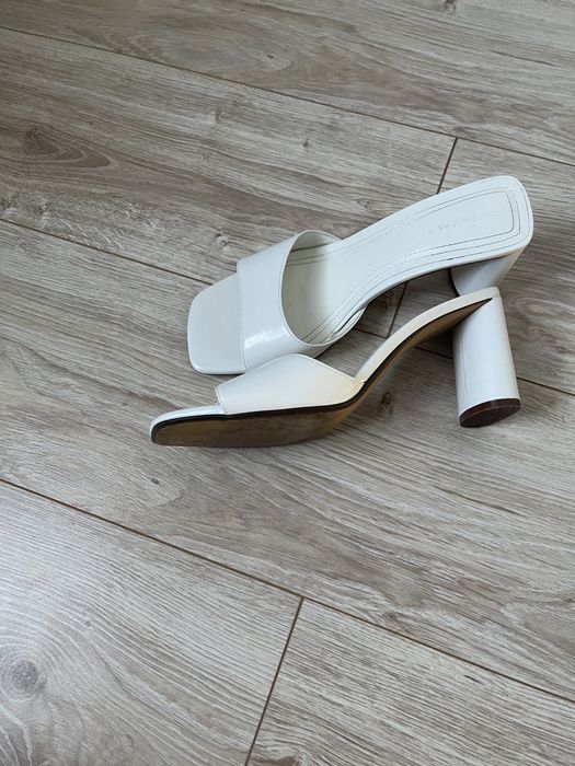 Продам шльопанці Bershka взуті один раз