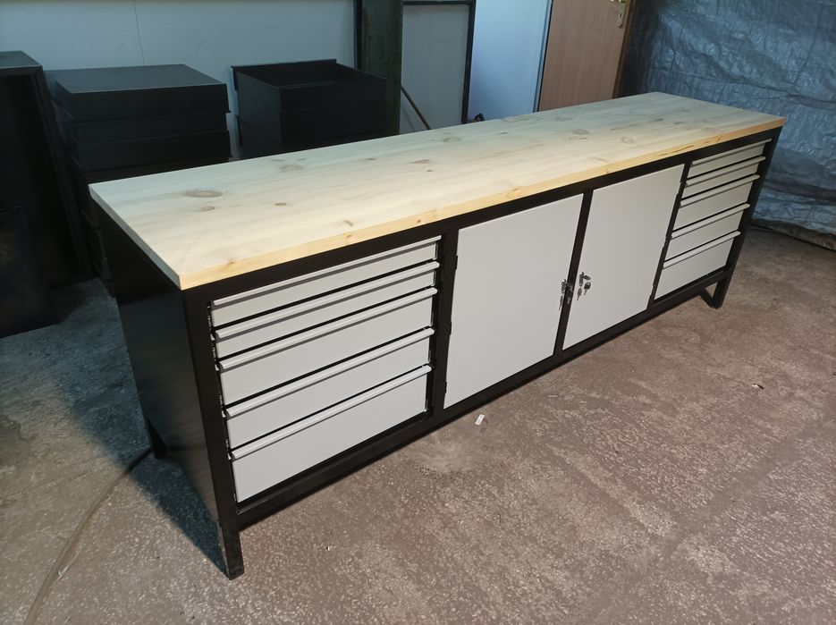 Stół warsztatowy metalowy blat nierdzewny.