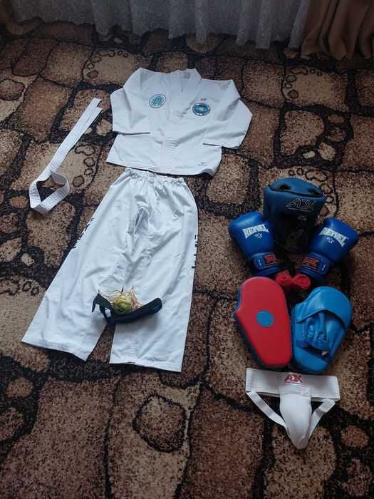 Продам  захисне спорядження для Тхеквондо