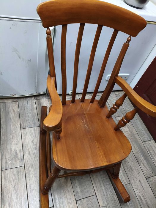 Fotel bujany drewniany