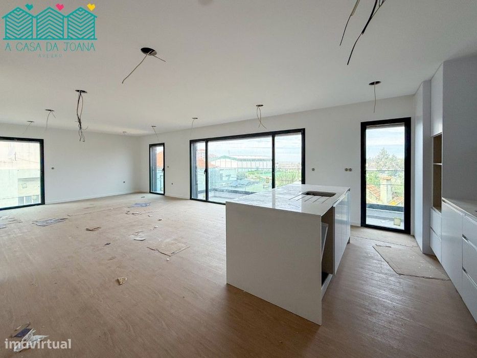 Apartamento T3 com Lugares de Garagem em Esgueira