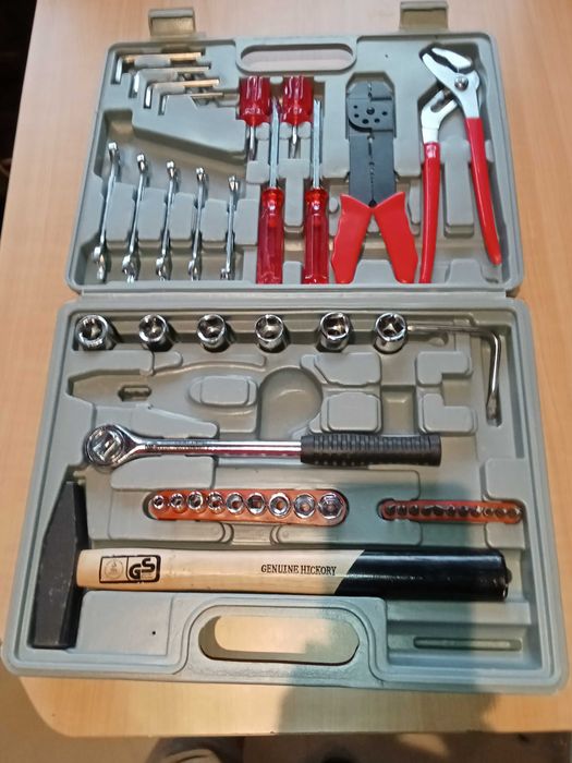 Ferramenta na caixa como na foto