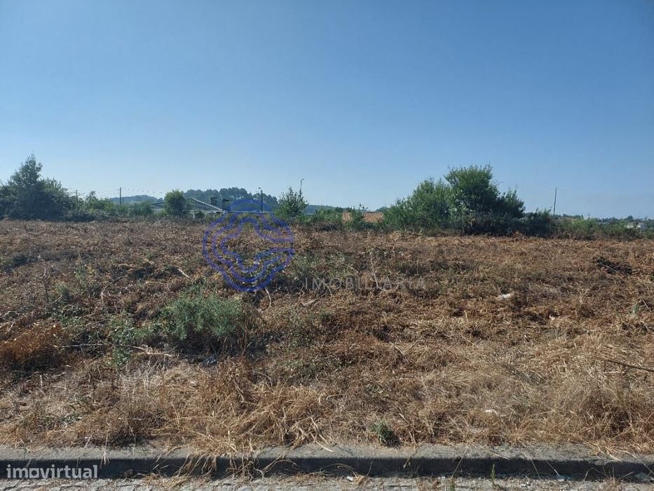 Lote de construção moradia geminada