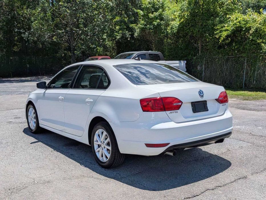 Volkswagen Jetta      2013
