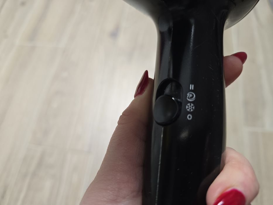 Suszarka do włosów Philips sprawna 18000 W
Kompaktowa suszarka do wlos