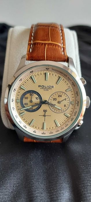 Relógio Quartz semi novo Police