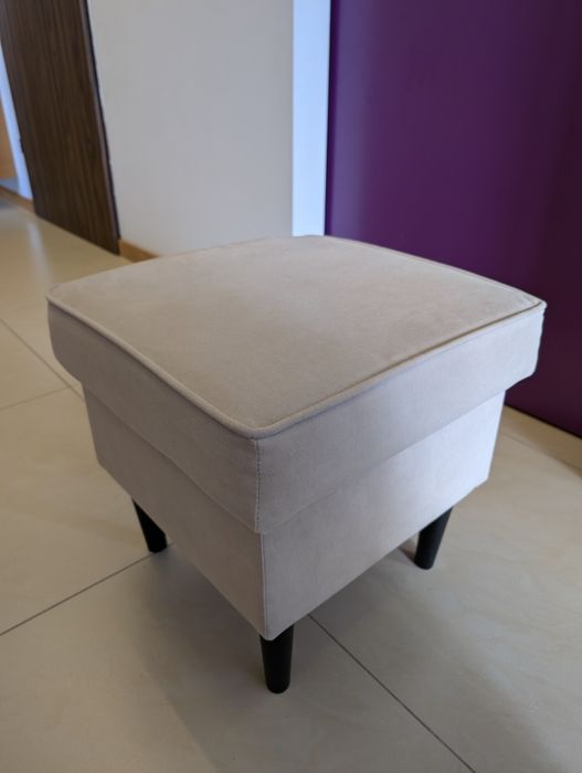 Używany podnóżek/pufa ze schowkiem