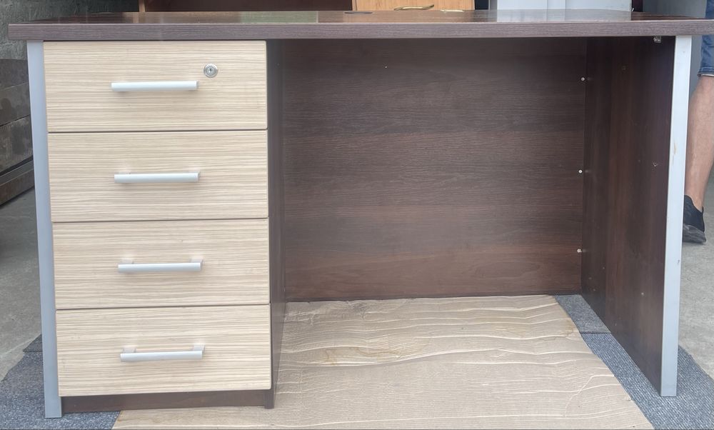 Офісні меблі б/у