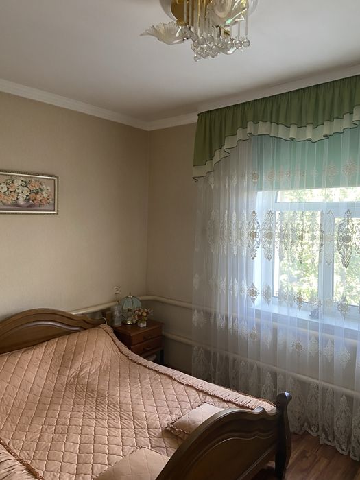 Продам будинок + комерція біля водойми, 5 кімнат, гараж на 2а/м