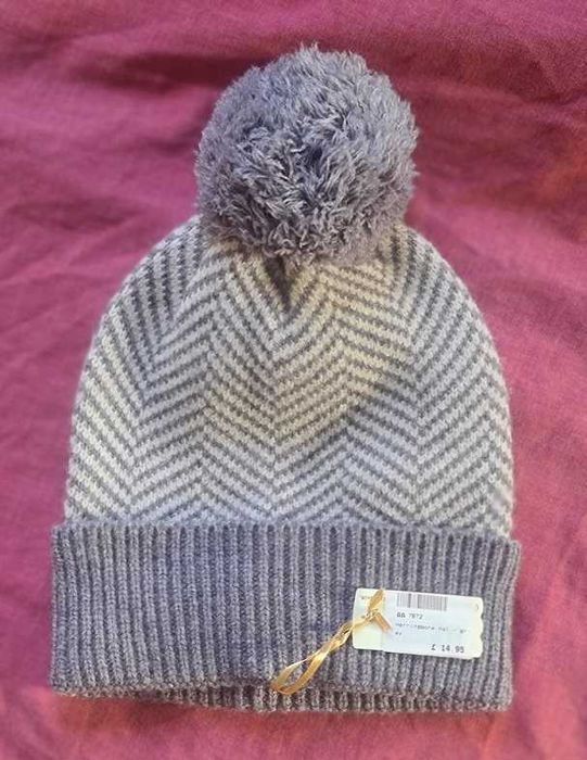 Шапка зимова з помпоном