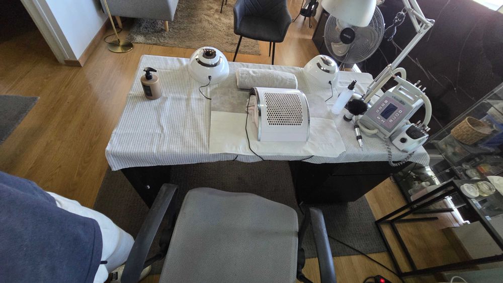 2 Mesa de Escritório / Secretária IKEA – Ideal para Estúdio, Unhas ou Trabalho