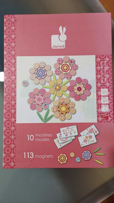 Caixa com peças magnéticas