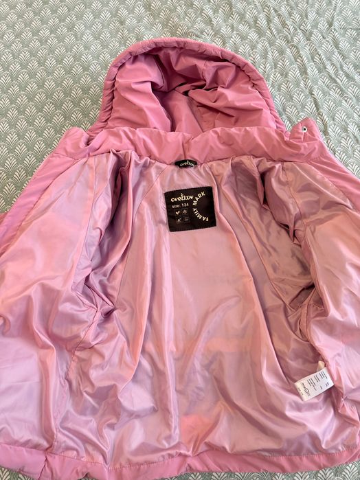 Продам гарну на дівчинку куртку