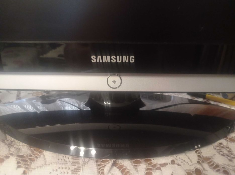 Telewizory Samsung 42 i 28 dekoder Polsatu  piloty przewody słuchawki