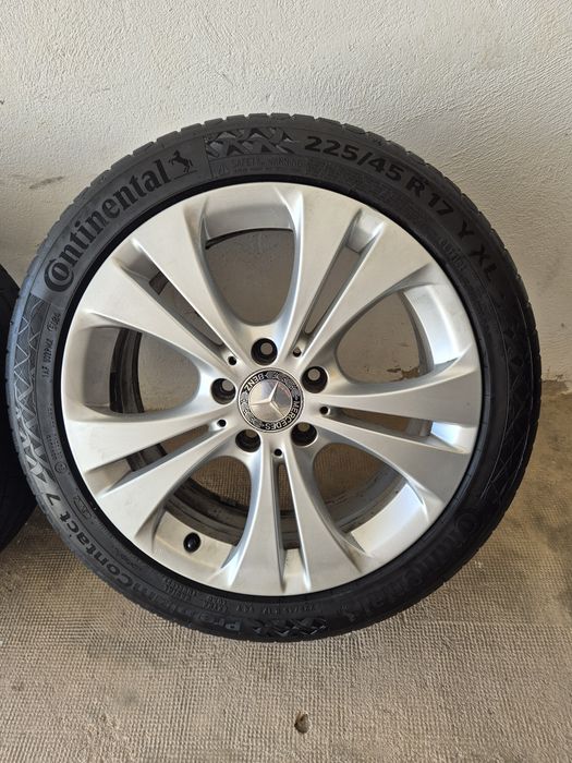 Jantes mercedes originais e pneus como novos. Têm poucos kms de uso. Comprei jantes 18.