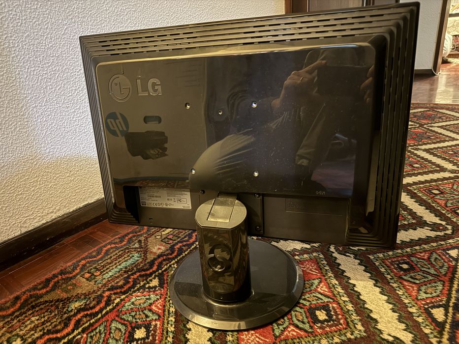 Monitor LG Flatron 22" L222WS – A Funcionar Perfeitamente