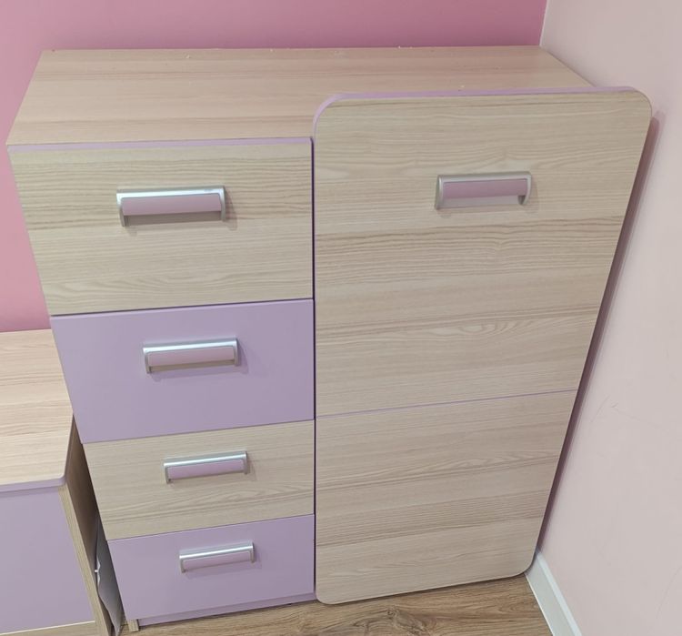 Zestaw mebli do pokoju dziecięcego