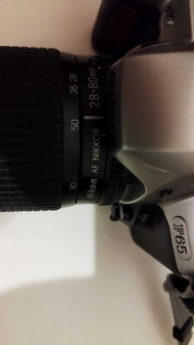 KIT Câmara Fotográfica Nikon F 65 + extras (Analógica - película)