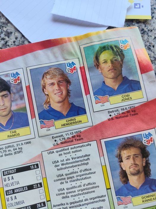 Ler descrição! Caderneta tem cromo do MARADONA