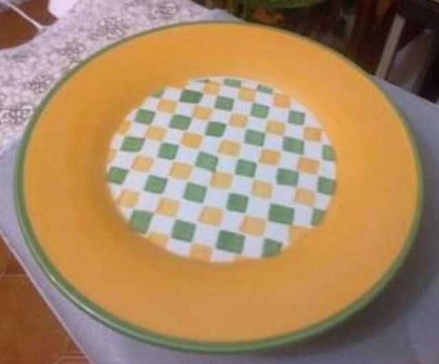 Pratos decorativos diversos