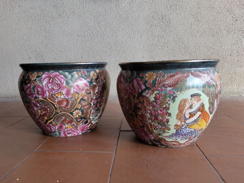 Par de Vasos/Floreiras Chinesas Antigas em Porcelana - Peixes e Cenas