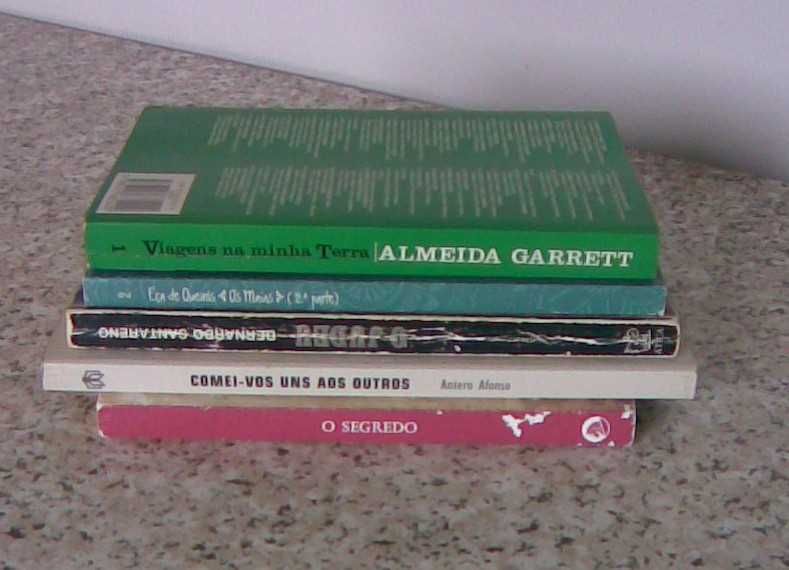 Lote com 90 livros - para desocupar - venda individual