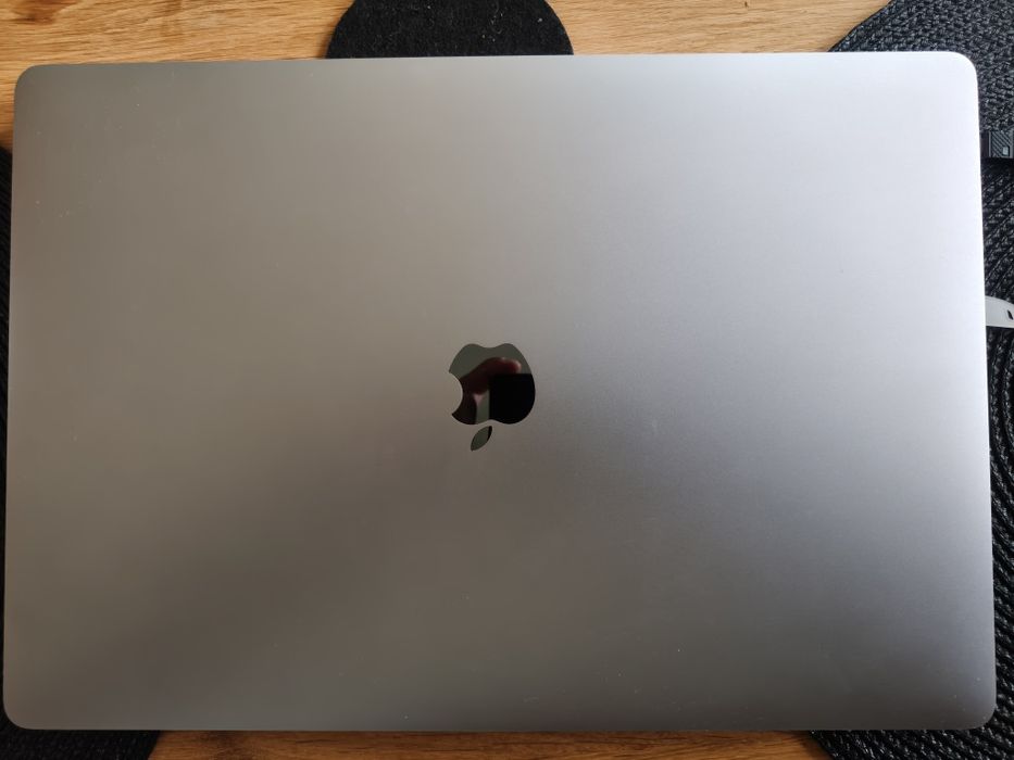Macbook pro 16 A2141 stan idealny
