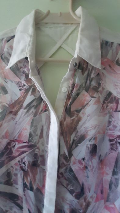 Blusa sem mangas e com costas abertas