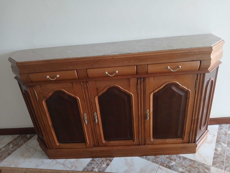 Sapateira com 3 portas e 3 gavetas